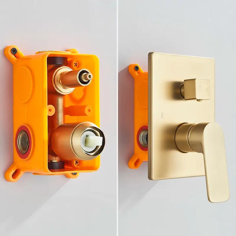 Colonne de douche dorée murale