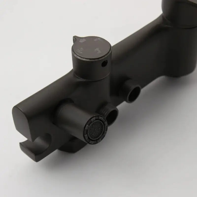 Colonne de douche noire ronde