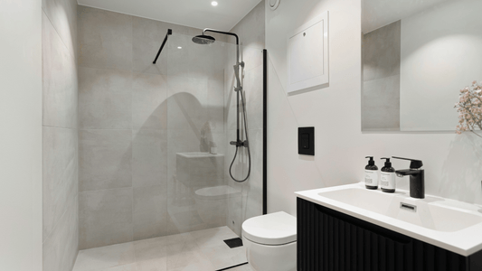 Pourquoi la colonne de douche fuit-elle ?