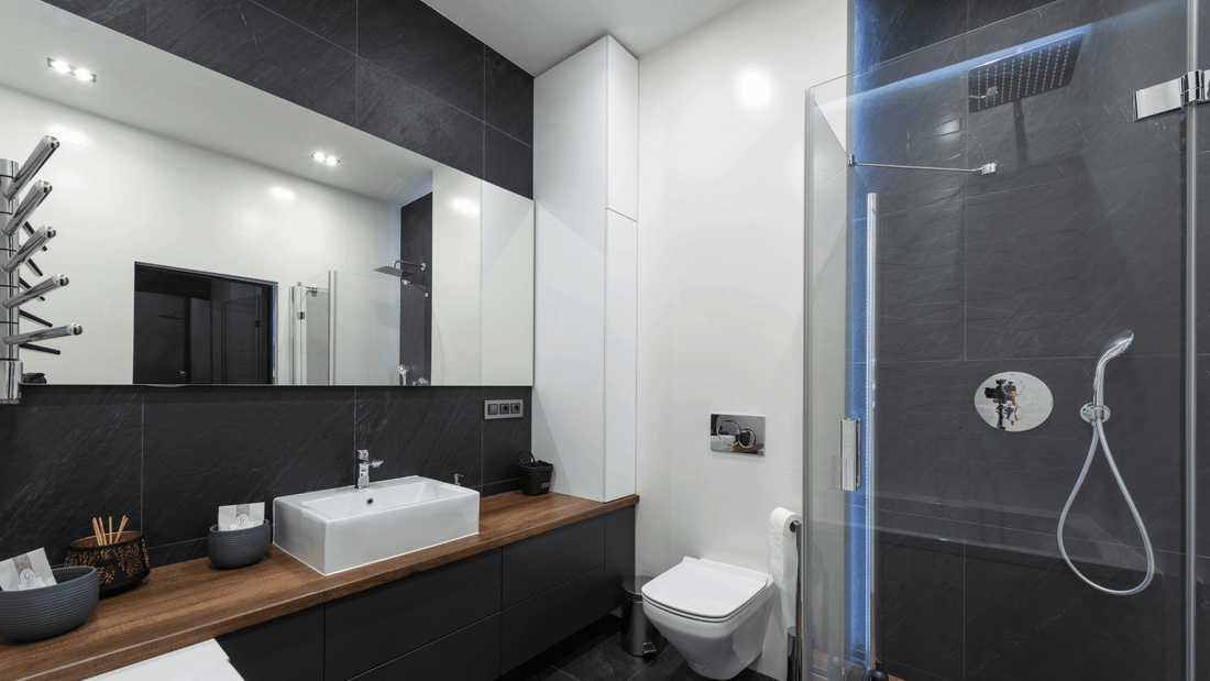 Comment resserrer une colonne de douche ?