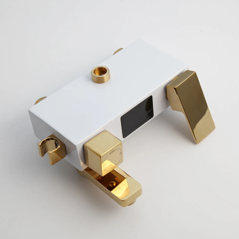 Colonne de douche carrée finition en or