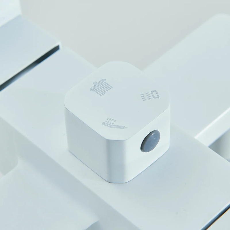 Colonne de douche blanche avec rangement