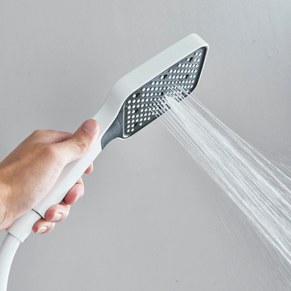Colonne de douche blanche avec rangement