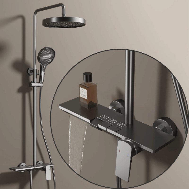 Colonne de douche dorée avec tablette