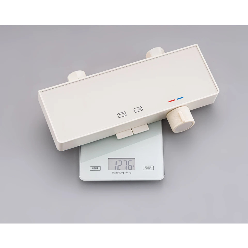 Colonne de douche blanche avec pommeau