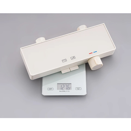 Colonne de douche blanche avec pommeau