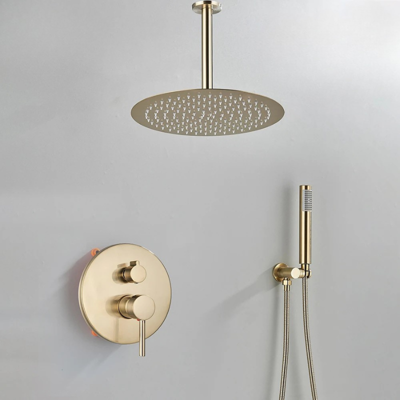 Colonne de douche dorée plafond