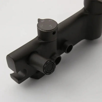 Colonne de douche noire ronde